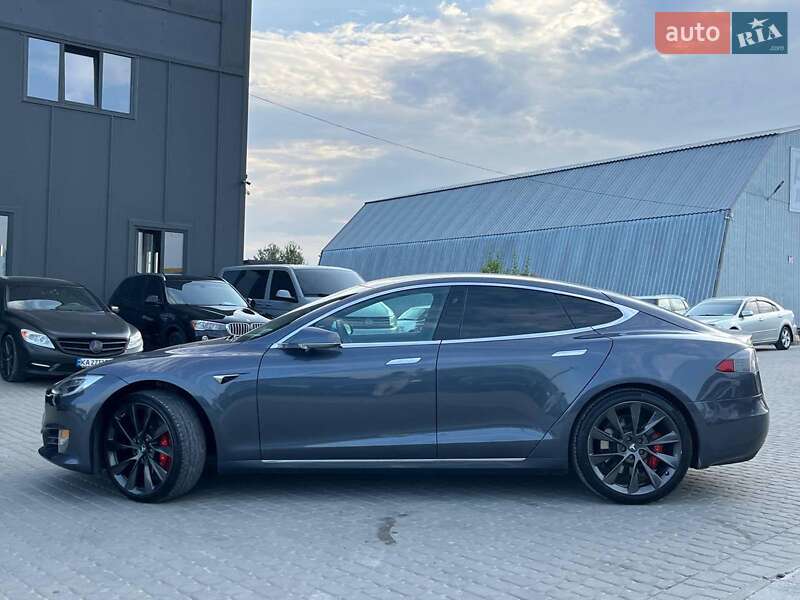 Лифтбек Tesla Model S 2019 в Львове