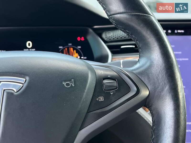 Лифтбек Tesla Model S 2019 в Львове