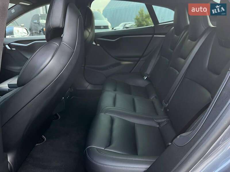 Лифтбек Tesla Model S 2019 в Львове