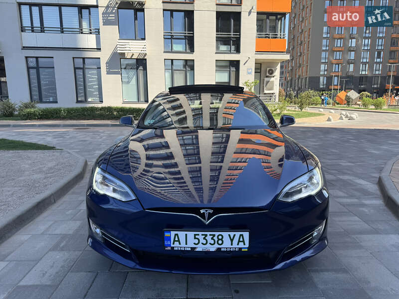 Лифтбек Tesla Model S 2016 в 