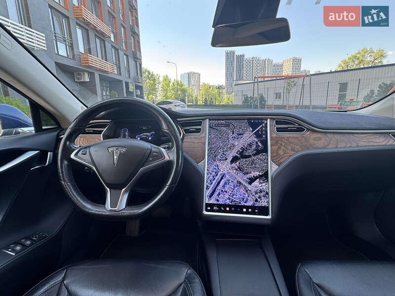 Лифтбек Tesla Model S 2016 в Киеве фото 12 Лифтбек Tesla Model S 2016 в Киеве