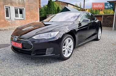Лифтбек Tesla Model S 2015 в 