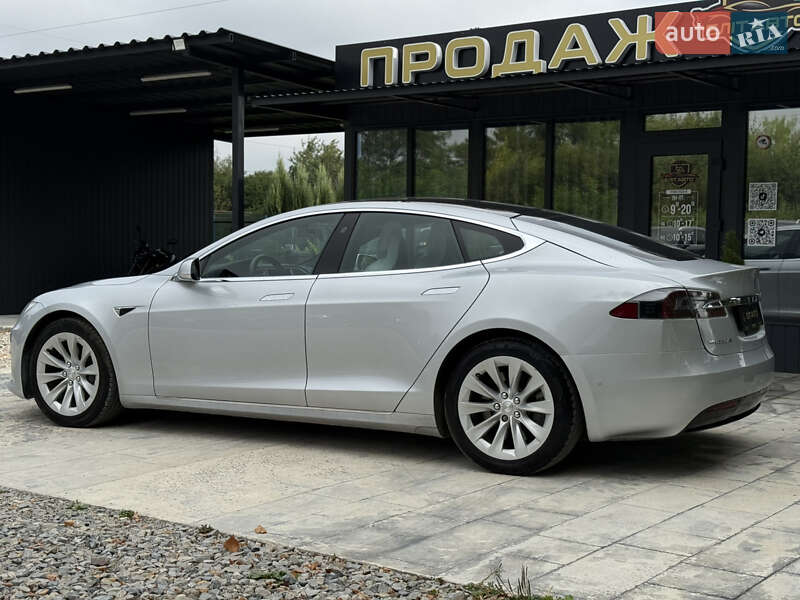 Лифтбек Tesla Model S 2017 в Ивано-Франковске