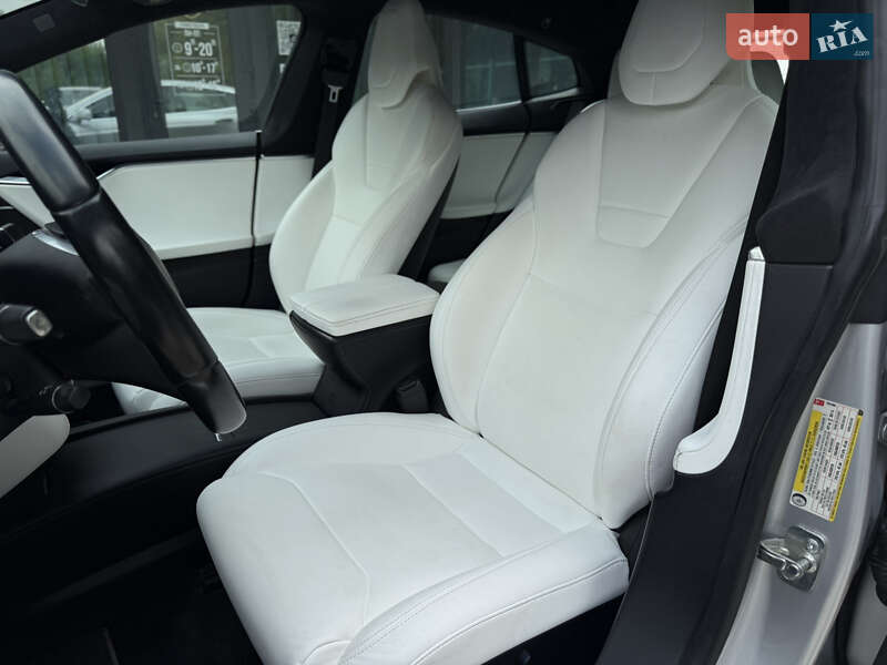 Лифтбек Tesla Model S 2017 в Ивано-Франковске