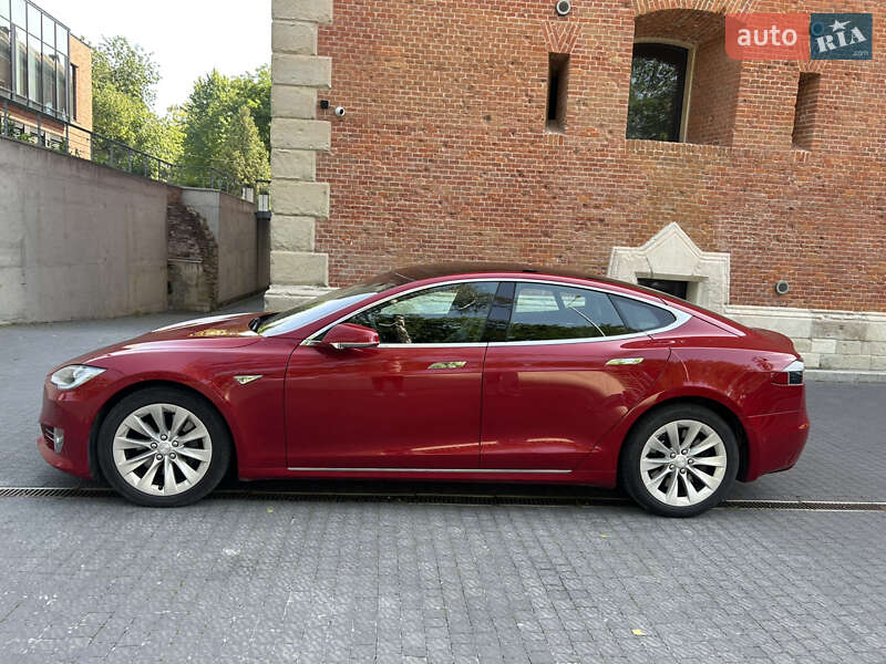 Лифтбек Tesla Model S 2016 в Львове