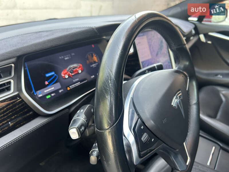 Лифтбек Tesla Model S 2016 в Львове