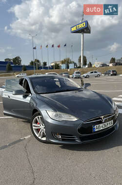 Лифтбек Tesla Model S 2014 в 