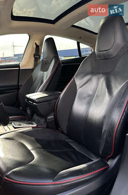 Лифтбек Tesla Model S 2014 в 