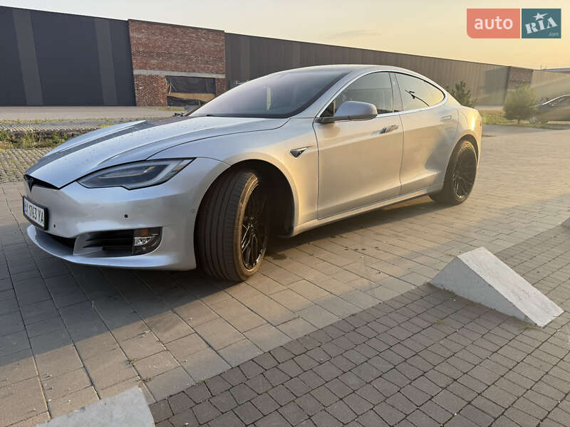 Лифтбек Tesla Model S 2017 в Хмельницком