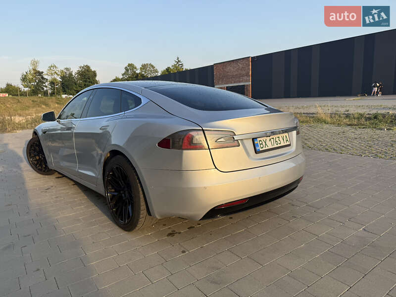 Лифтбек Tesla Model S 2017 в Хмельницком