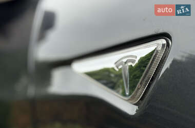 Лифтбек Tesla Model S 2015 в 