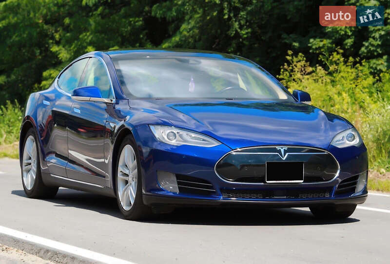 Tesla Model S 2015