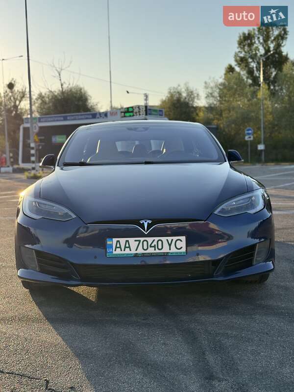 Лифтбек Tesla Model S 2016 в Киеве фото 11 Лифтбек Tesla Model S 2016 в Киеве