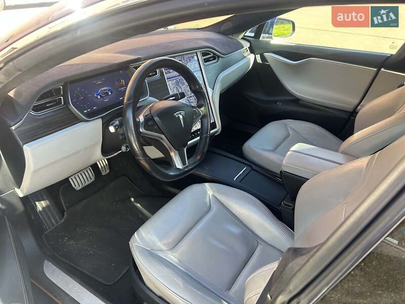 Лифтбек Tesla Model S 2016 в Киеве