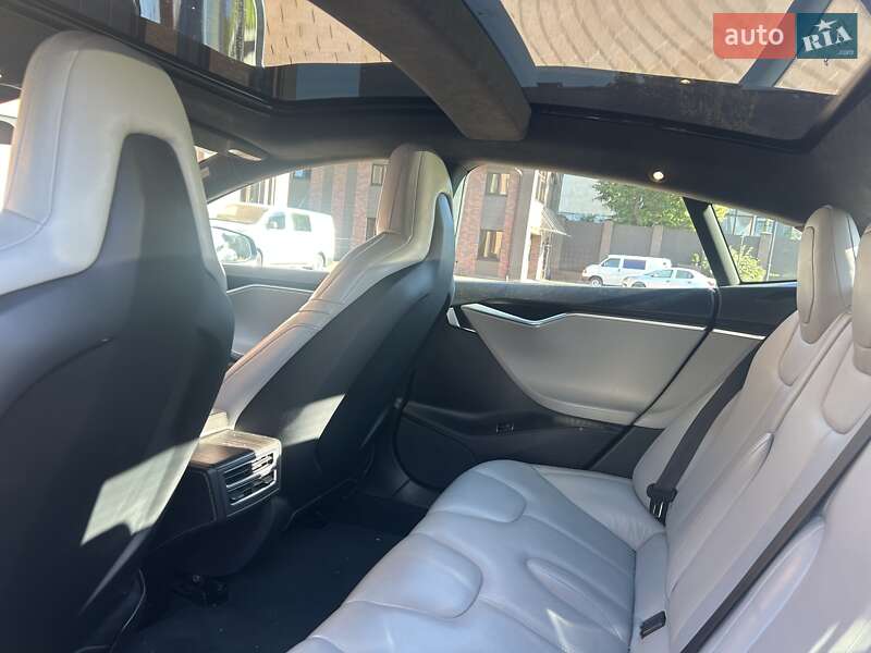 Лифтбек Tesla Model S 2016 в Киеве фото 21 Лифтбек Tesla Model S 2016 в Киеве