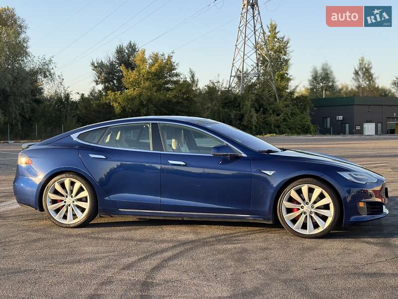 Лифтбек Tesla Model S 2016 в Киеве