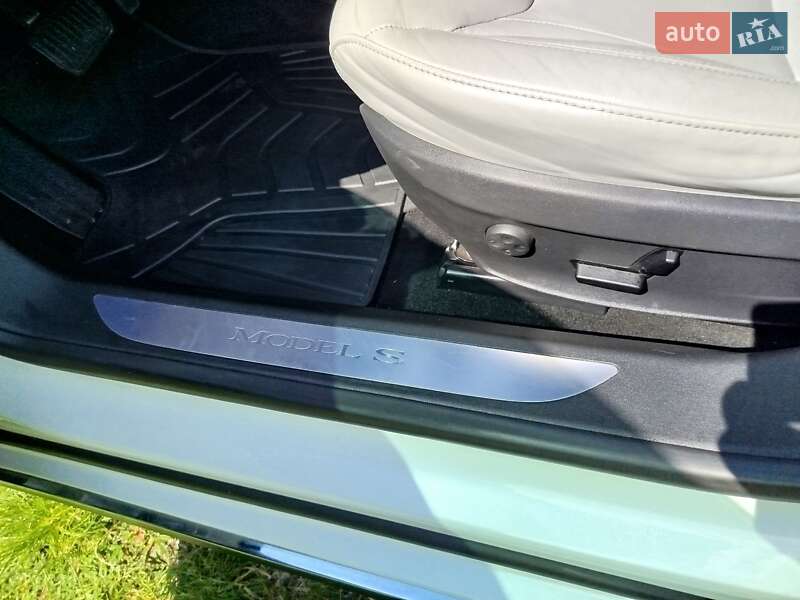 Лифтбек Tesla Model S 2015 в Луцке фото 8 Лифтбек Tesla Model S 2015 в Луцке