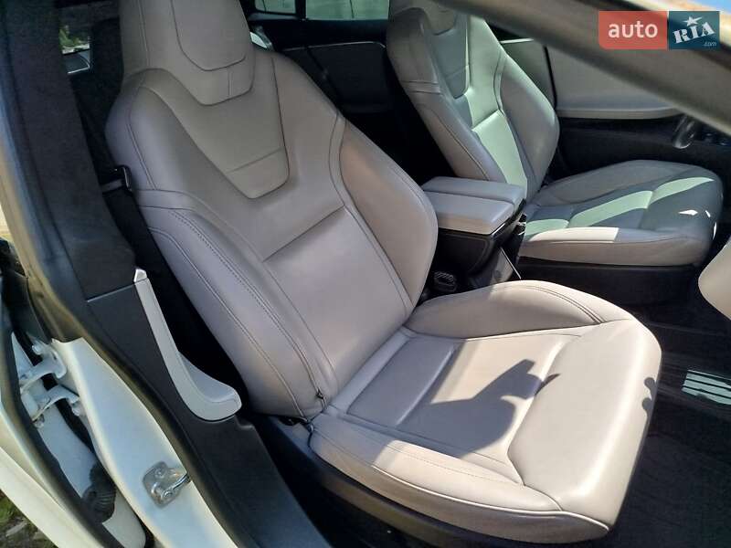 Лифтбек Tesla Model S 2015 в Луцке фото 13 Лифтбек Tesla Model S 2015 в Луцке