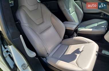 Лифтбек Tesla Model S 2015 в 