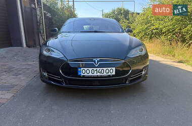 Лифтбек Tesla Model S 2015 в 