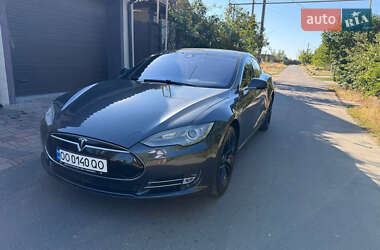 Лифтбек Tesla Model S 2015 в 