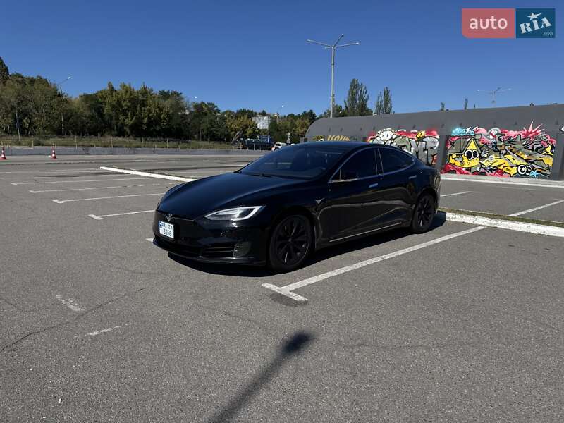 Ліфтбек Tesla Model S 2017 в Києві