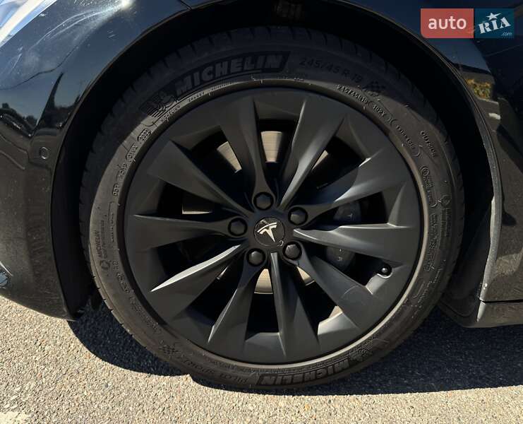 Ліфтбек Tesla Model S 2017 в Києві