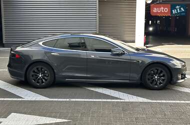 Лифтбек Tesla Model S 2016 в 