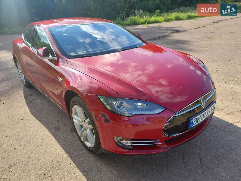 Лифтбек Tesla Model S 2014 в Тростянце
