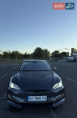 Лифтбек Tesla Model S 2015 в 