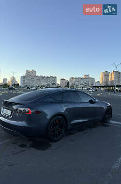 Лифтбек Tesla Model S 2015 в 