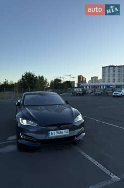 Лифтбек Tesla Model S 2015 в 