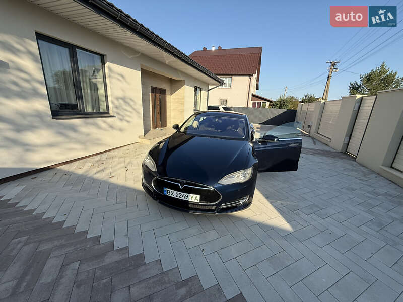 Ліфтбек Tesla Model S 2014 в 