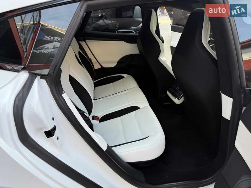Ліфтбек Tesla Model S 2024 в Львові