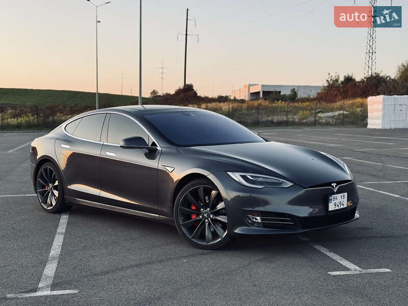 Ліфтбек Tesla Model S 2016 в Острозі