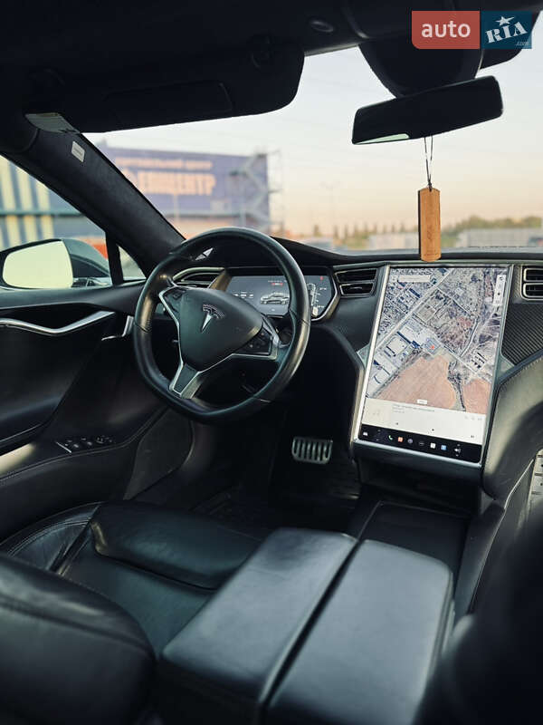 Ліфтбек Tesla Model S 2016 в Острозі