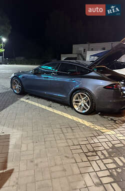 Лифтбек Tesla Model S 2022 в Запорожье