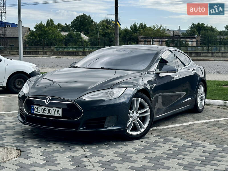 Tesla Model S 2015