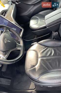Лифтбек Tesla Model S 2013 в 