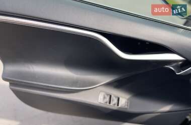 Лифтбек Tesla Model S 2013 в 