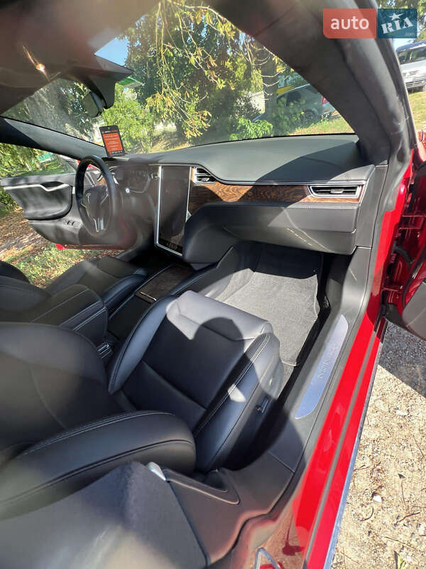 Лифтбек Tesla Model S 2018 в Тернополе