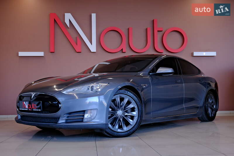 Ліфтбек Tesla Model S 2013 в 