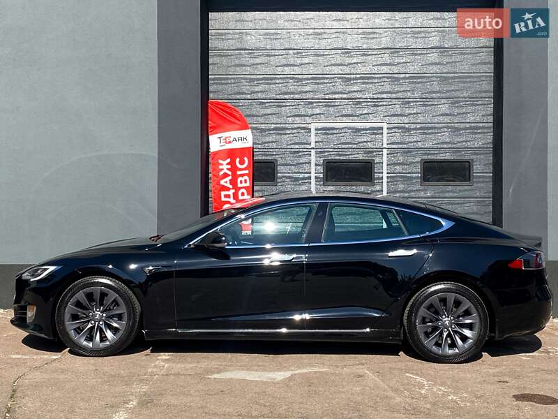 Лифтбек Tesla Model S 2020 в Киеве