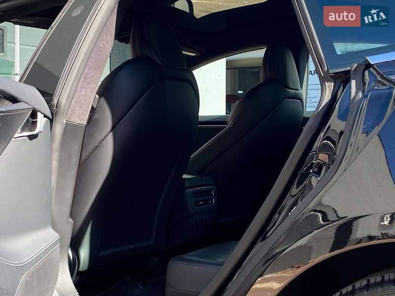 Лифтбек Tesla Model S 2020 в Киеве