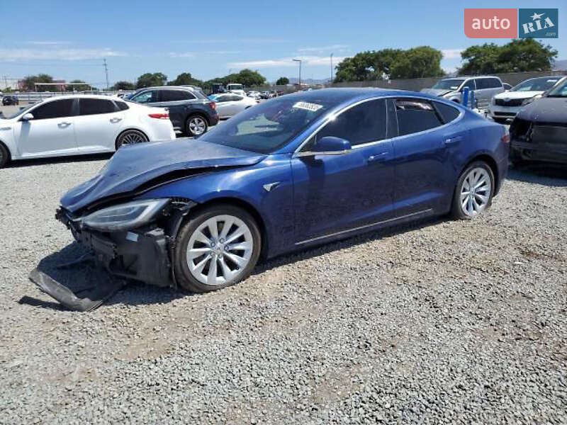 Лифтбек Tesla Model S 2017 в Львове