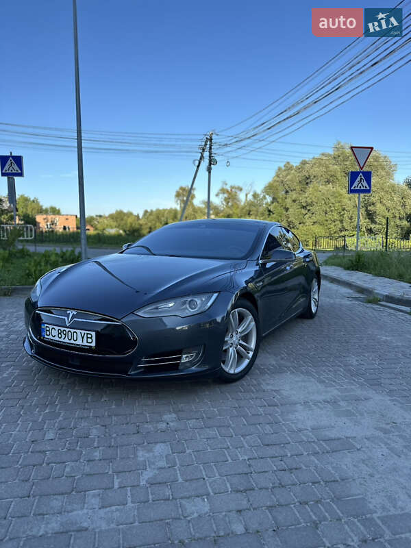 Tesla Model S 2015