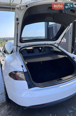 Лифтбек Tesla Model S 2014 в 