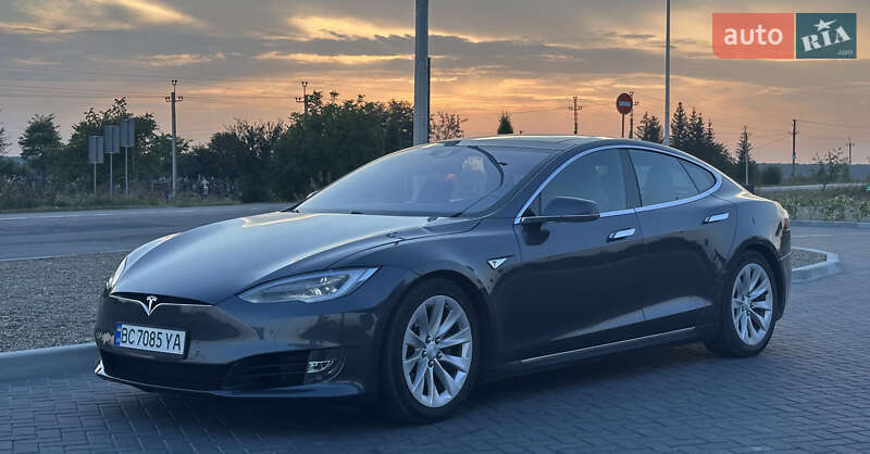 Лифтбек Tesla Model S 2016 в Львове