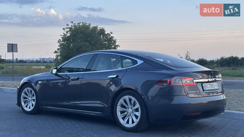 Лифтбек Tesla Model S 2016 в Львове