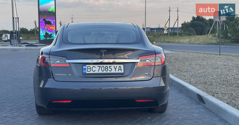 Лифтбек Tesla Model S 2016 в Львове